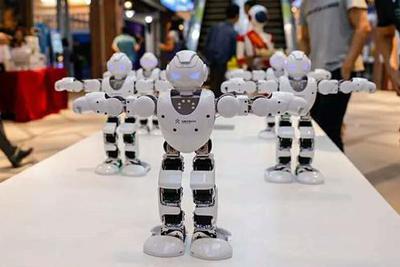 工信部谈产业重复建设：机器人企业数量已超800个