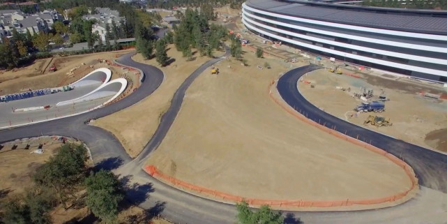 苹果新总部最新无人机视频 开始铺设道路和绿植