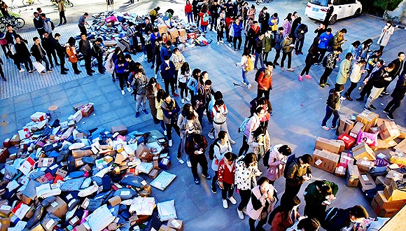 去年上海浦东收包裹最多 学生群体消费能力惊人