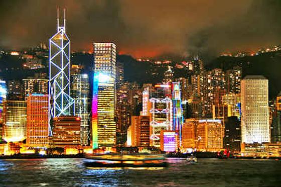 香港各区悬挂国旗区旗 维港两岸庆回归氛围浓郁