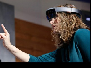 微软HoloLens诞生一周年：已有150个专属应用