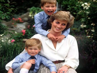 戴妃逝世20年，威廉哈里王子拍纪录片追忆母亲